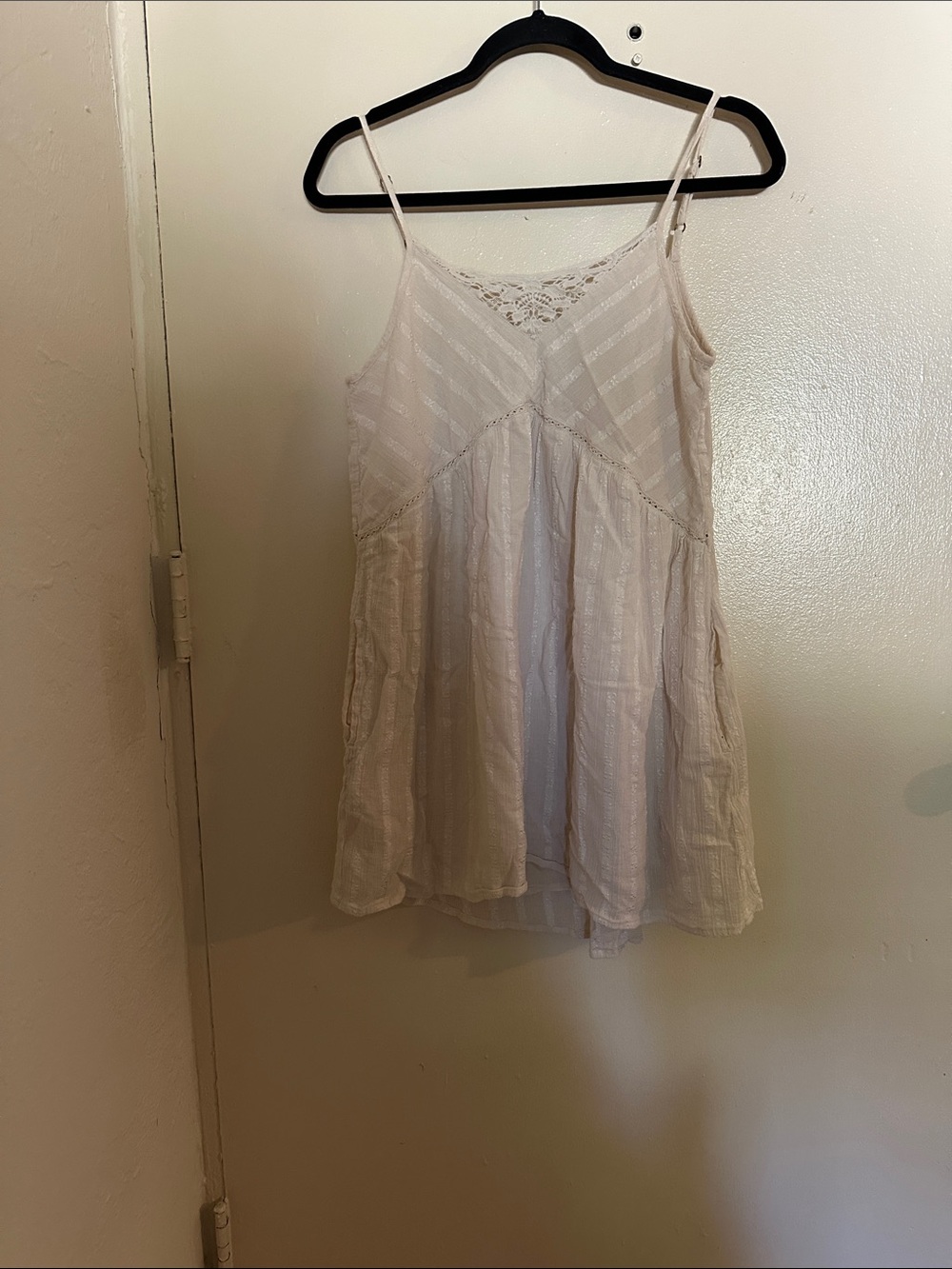 Billabong White Woven Camisole Tank V-Neck Spaghetti Lace Trim Adjustable M